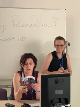 Naši delegatki med predstavitvijo praks v Sloveniji